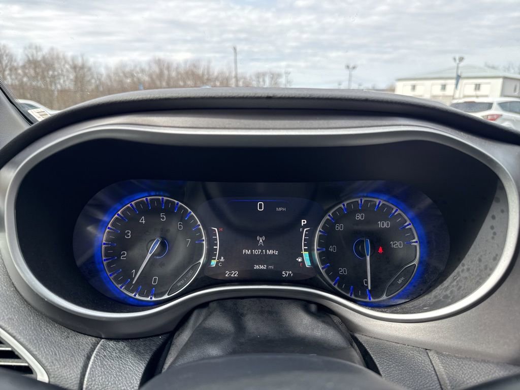 Used 2025 Chrysler Pacifica Select image 21