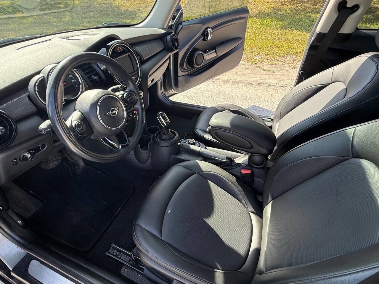 Used 2020 MINI Cooper 2-Door Hardtop image 13