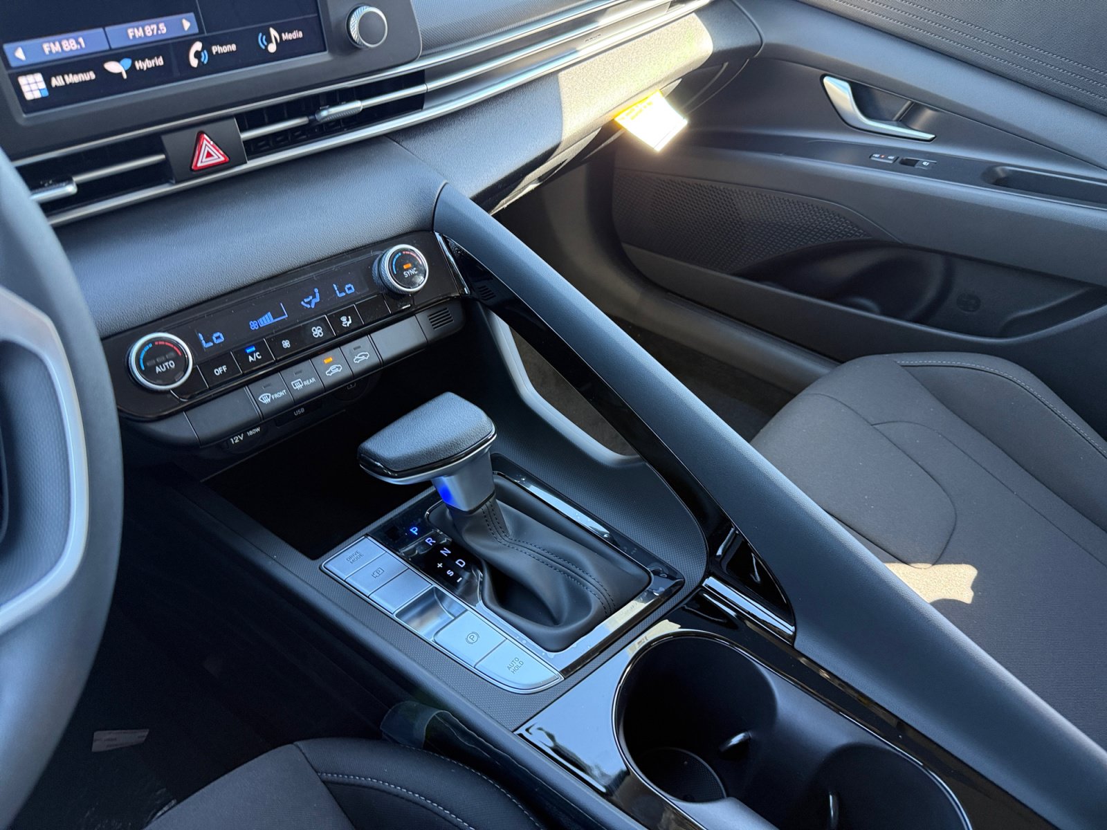 New 2026 Hyundai Elantra Hybrid FWD image 13