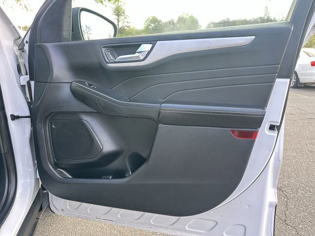 Used 2021 Ford Escape SE w/ SE Sport Appearance Package image 29
