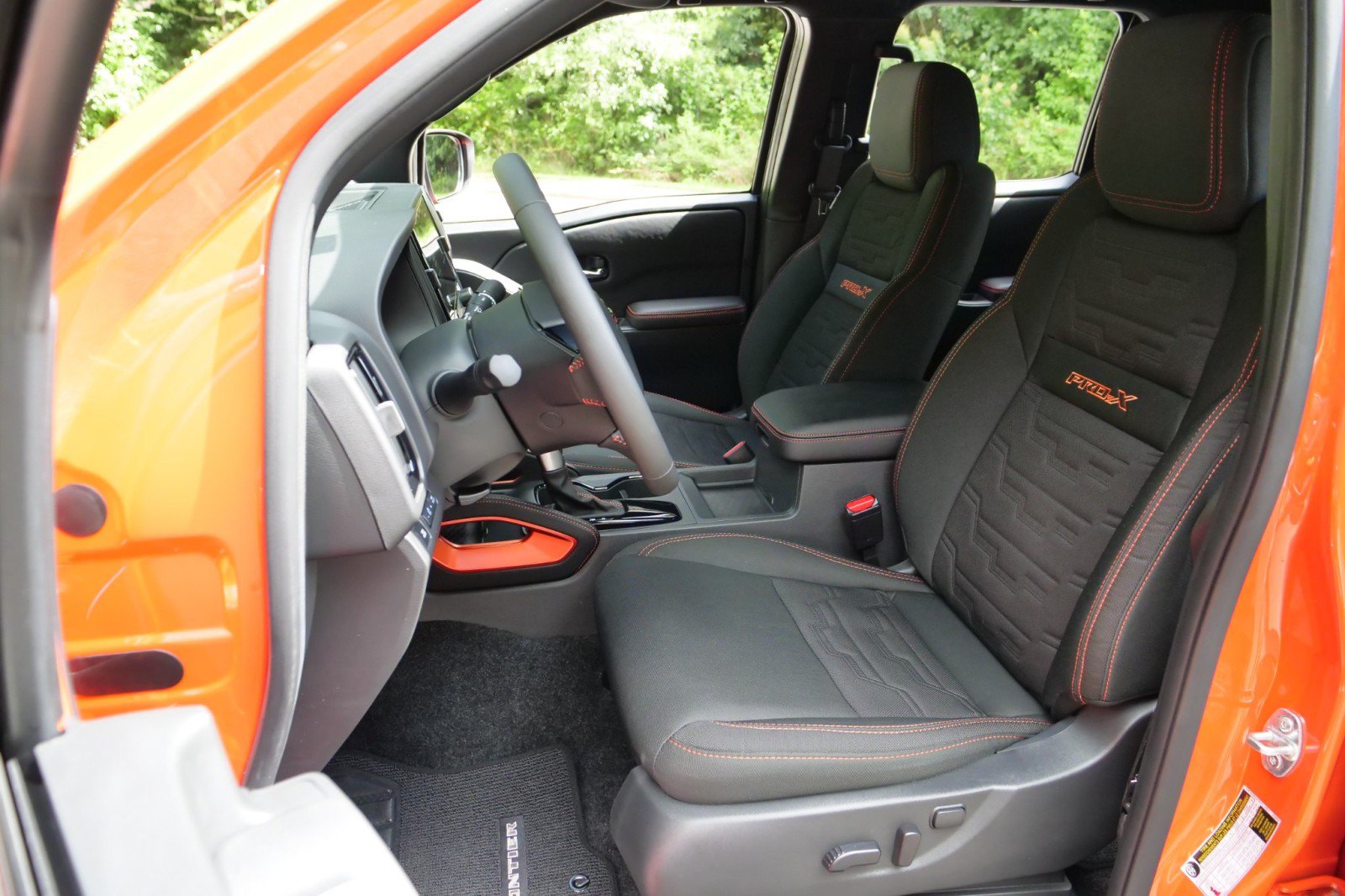 Used 2025 Nissan Frontier Pro-X RWD image 3