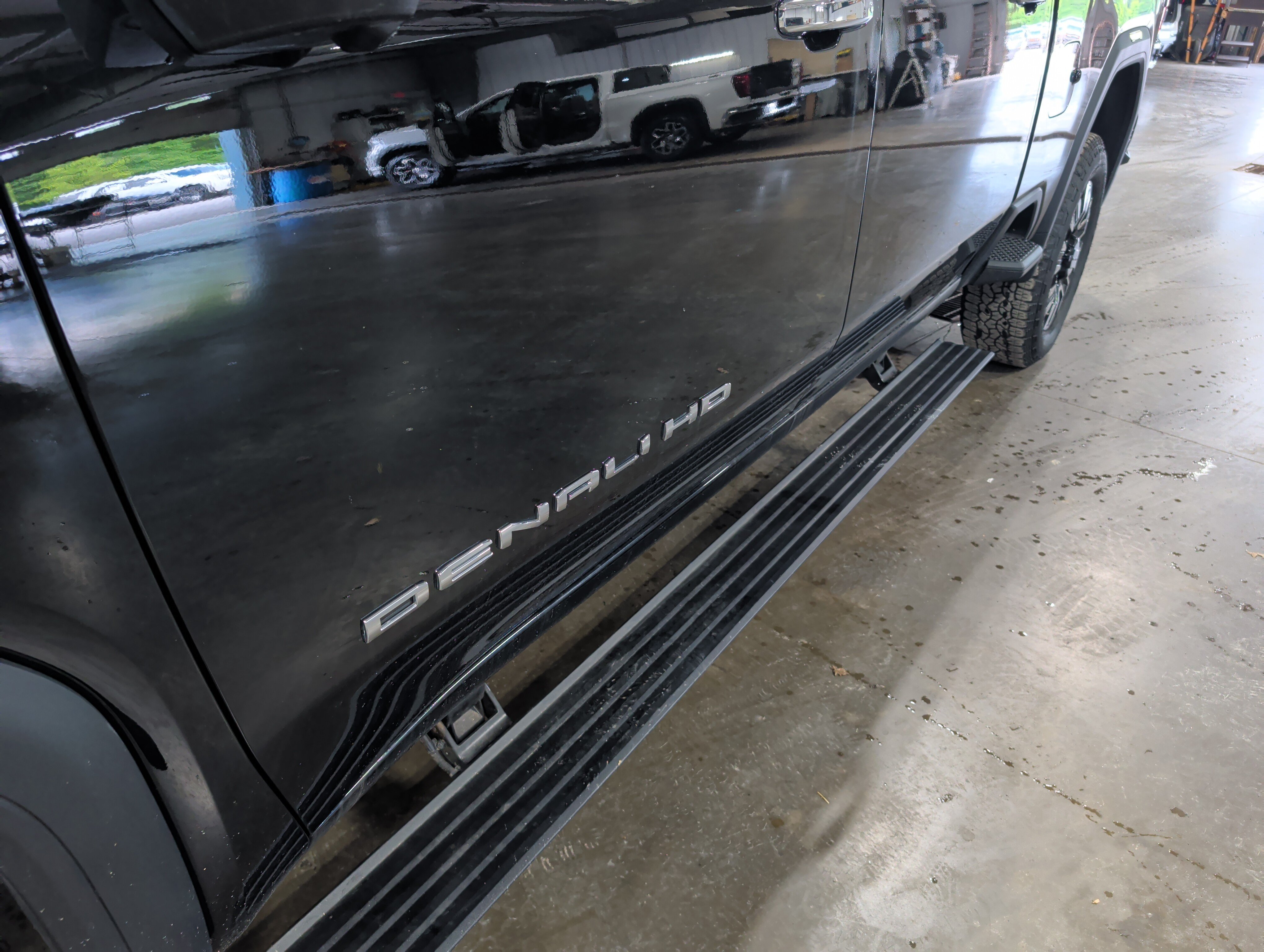 Used 2025 GMC Sierra 2500 Denali Ultimate AWD/4WD image 7