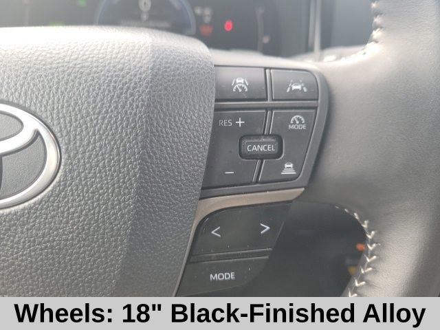 Used 2025 Toyota Camry SE image 12