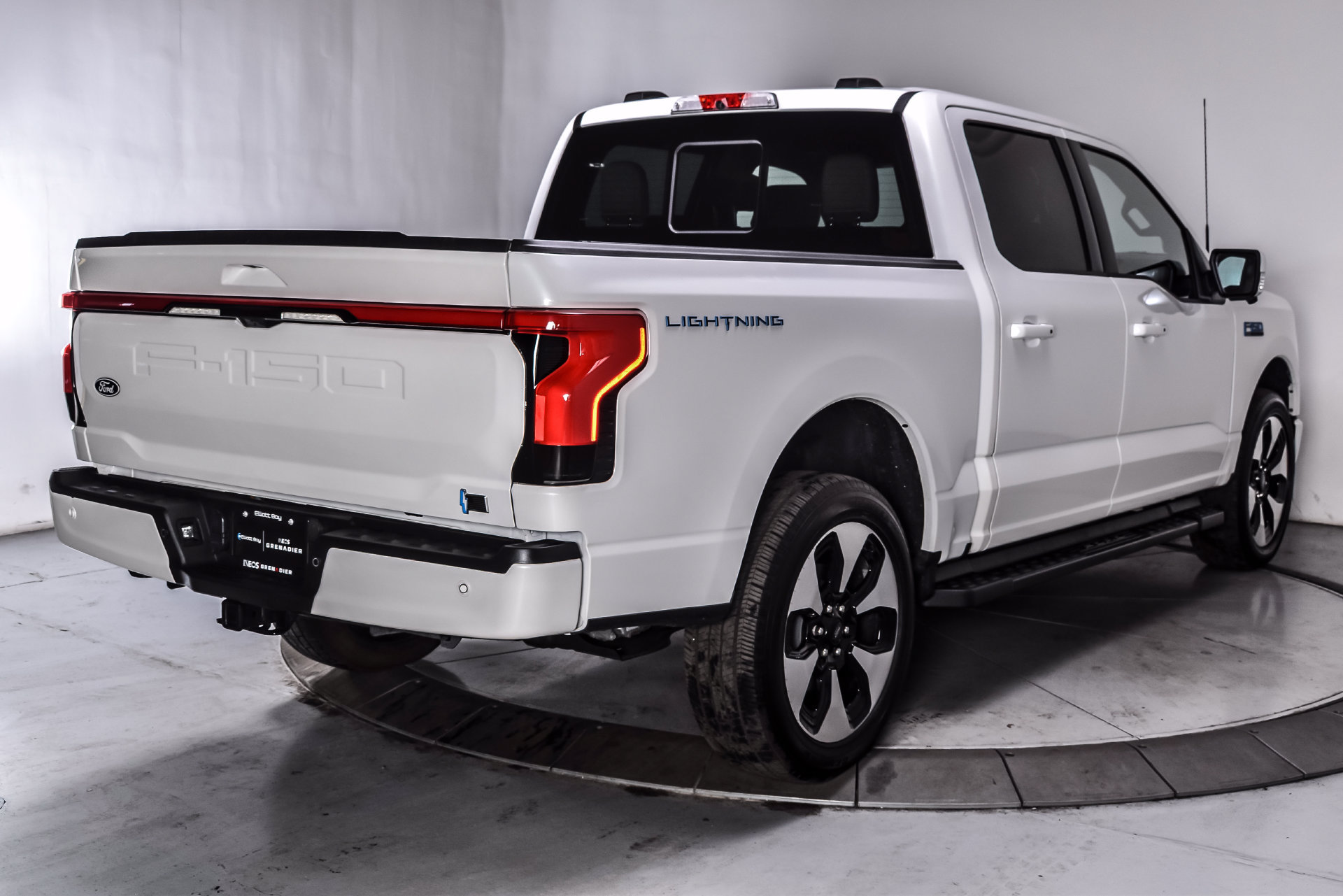 Used 2024 Ford F150 Lightning Platinum AWD/4WD image 6