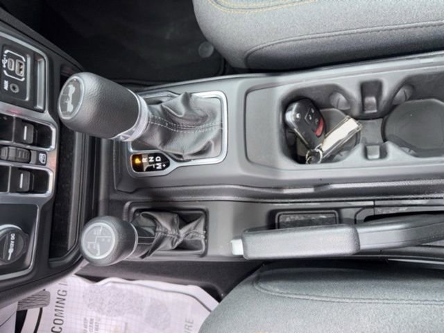 Used 2025 Jeep Wrangler Unlimited Sahara image 19