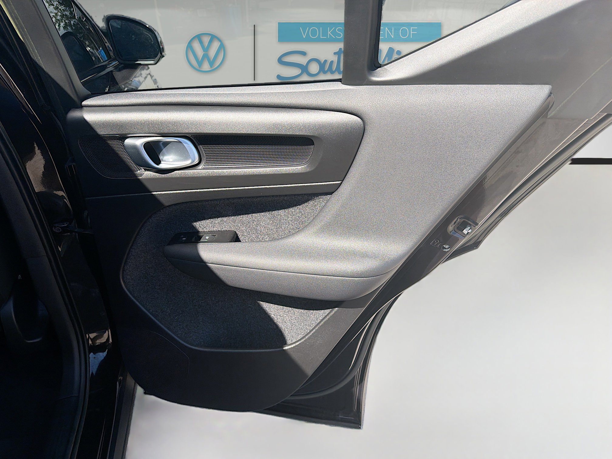 Used 2022 Volvo XC40 T5 R-Design w/ Advanced Package image 31