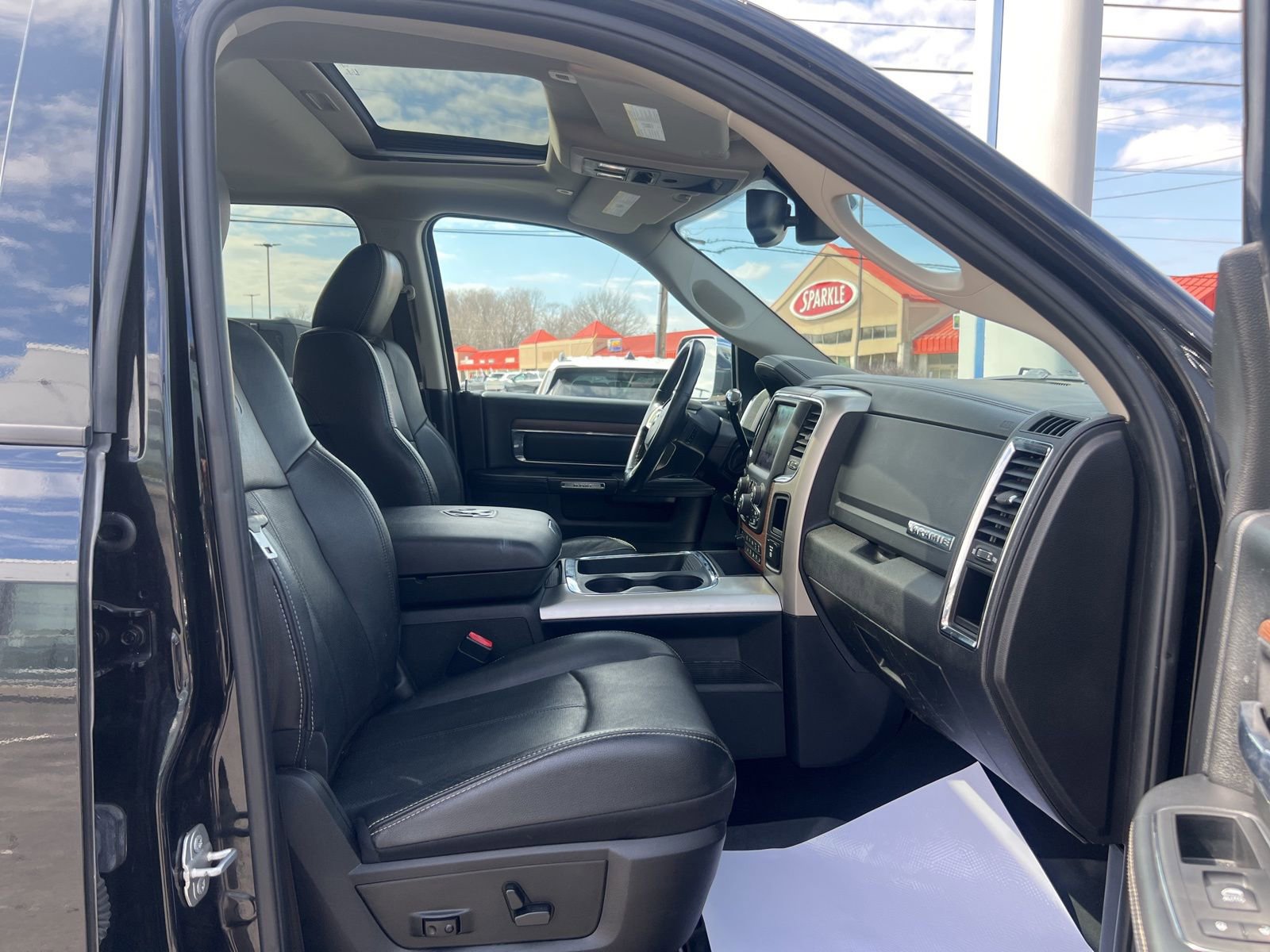 Used 2018 RAM 3500 Laramie image 35