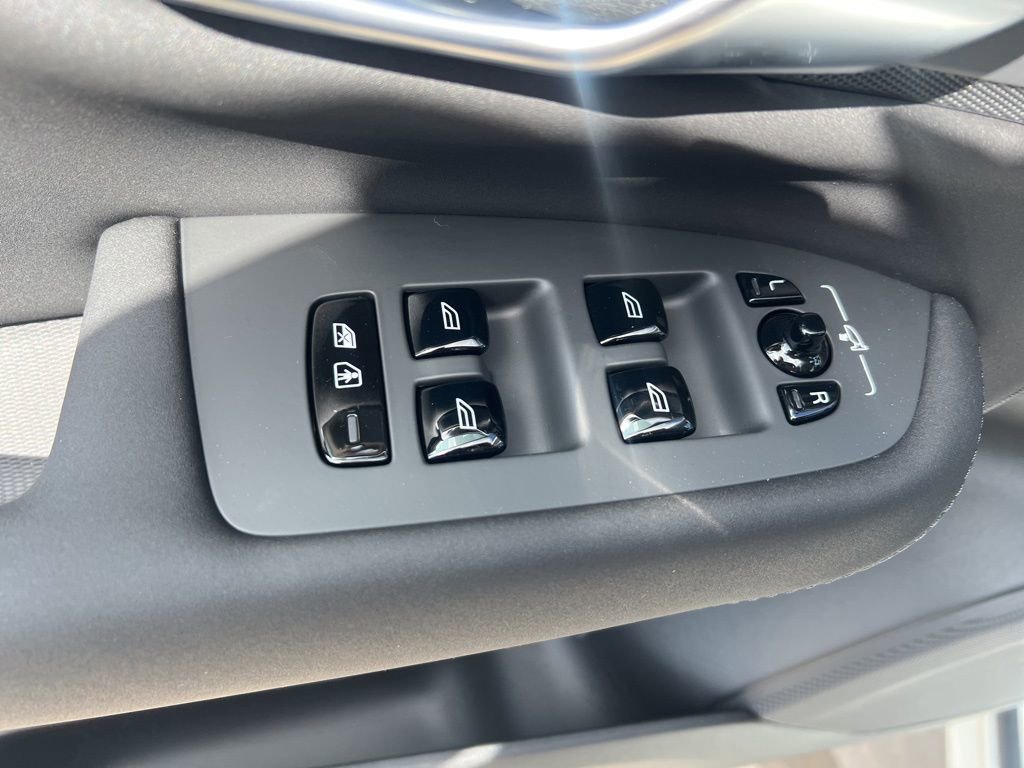 New 2026 Volvo XC90 B6 Plus w/ Protection Package Premier image 13