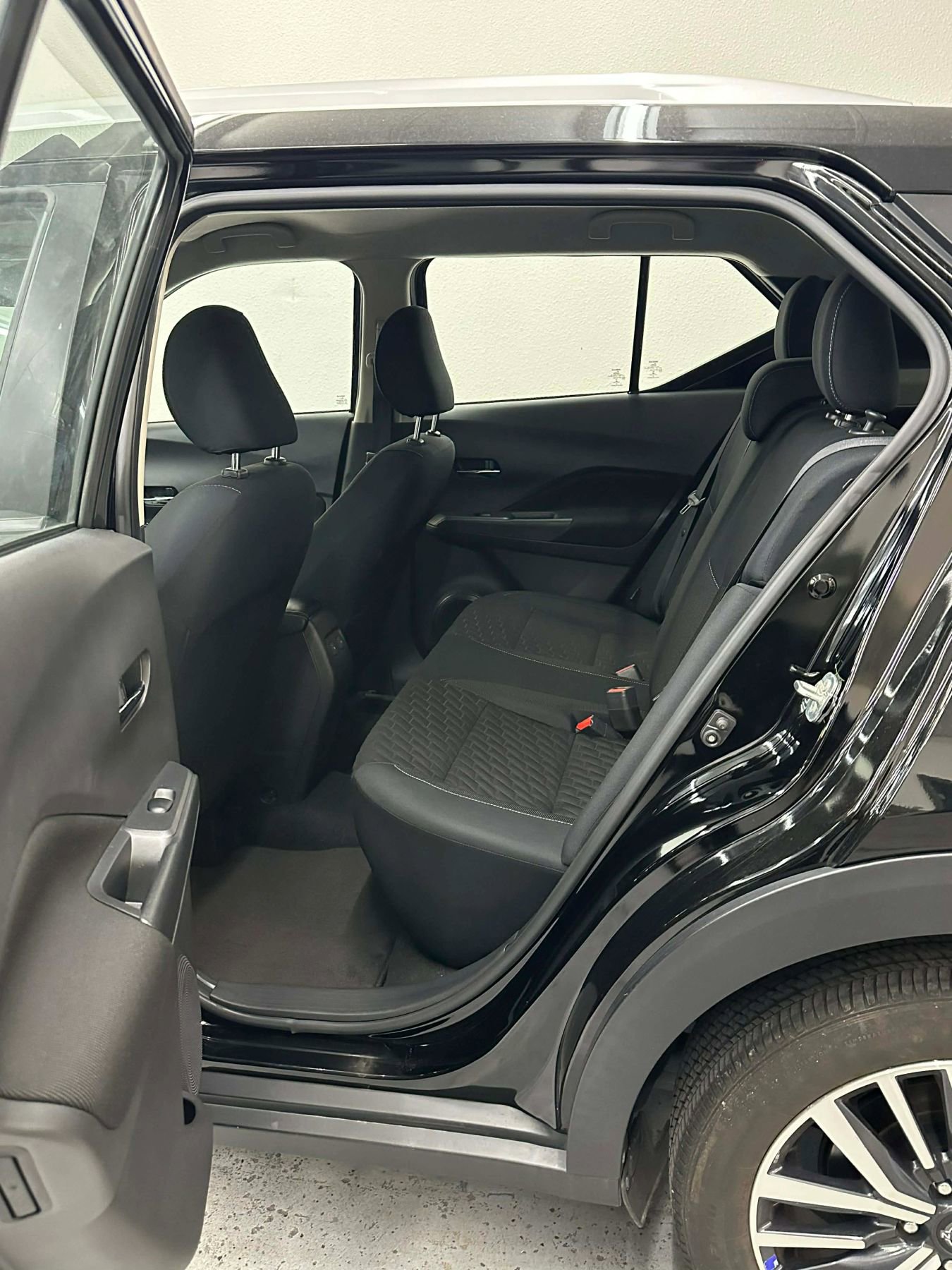 Used 2023 Nissan Kicks SV image 47