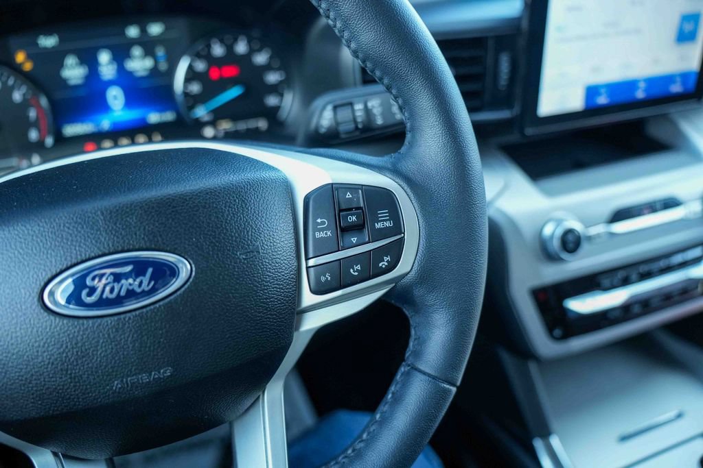 Used 2023 Ford Explorer XLT w/ Equipment Group 202A AWD/4WD image 32