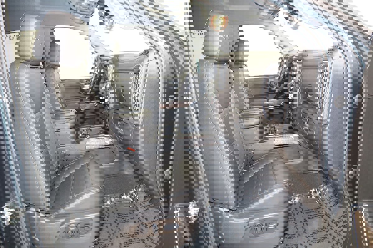 Used 2022 GMC Sierra 2500 Denali w/ Snow Plow Prep/Camper Package image 12