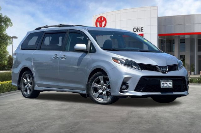 Used 2018 Toyota Sienna SE w/ SE Preferred Package FWD image 2