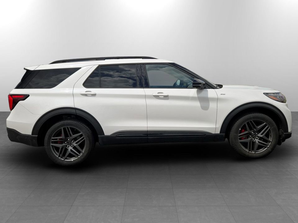 Used 2025 Ford Explorer ST-Line w/ ST-Line Street Pack AWD/4WD image 5