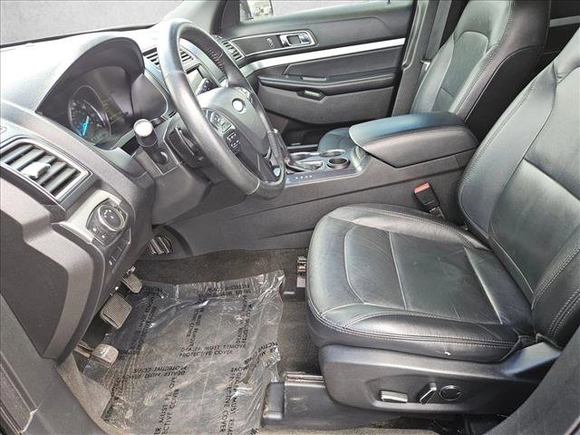 Used 2017 Ford Explorer XLT w/ Equipment Group 202A FWD image 17