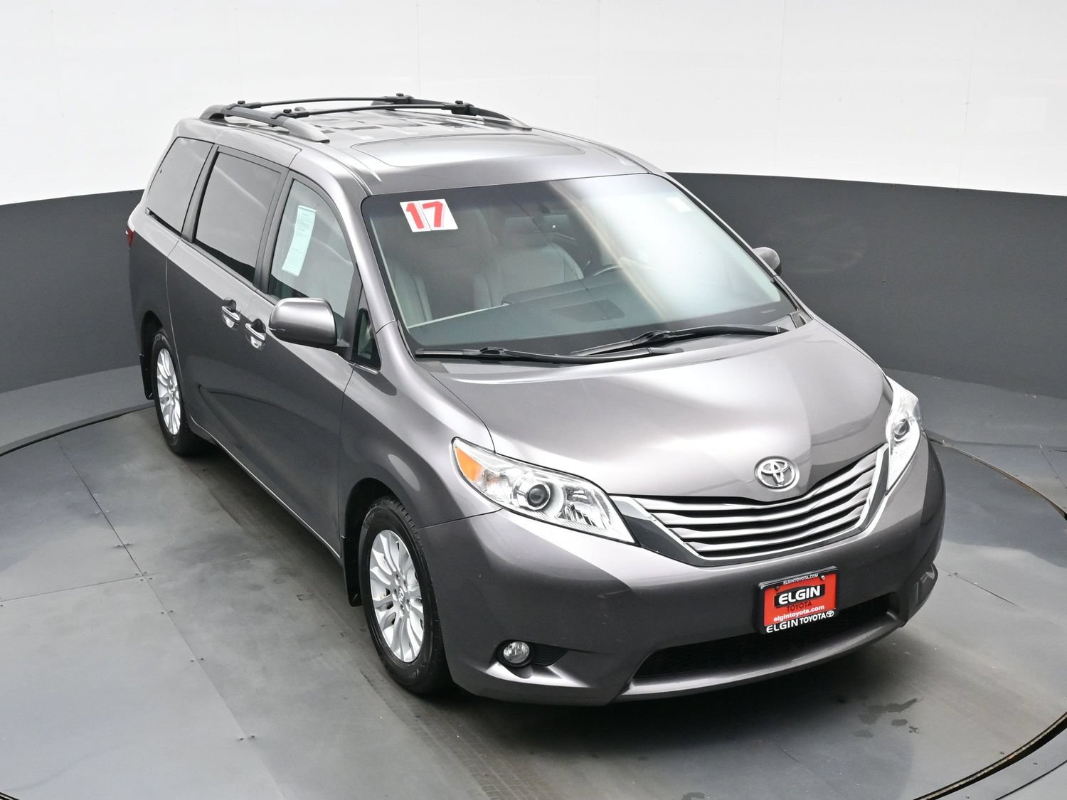 Used 2017 Toyota Sienna XLE w/ XLE Navigation Package FWD image 37