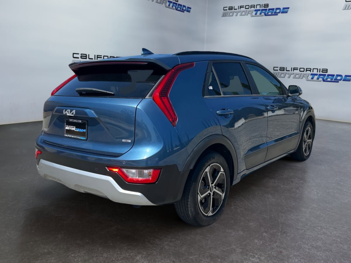 Used 2024 Kia Niro EX FWD image 5