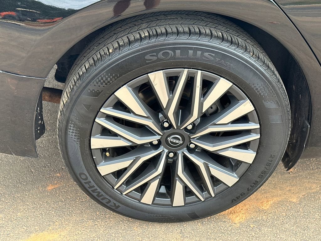 Used 2024 Nissan Altima 2.5 SV FWD image 17