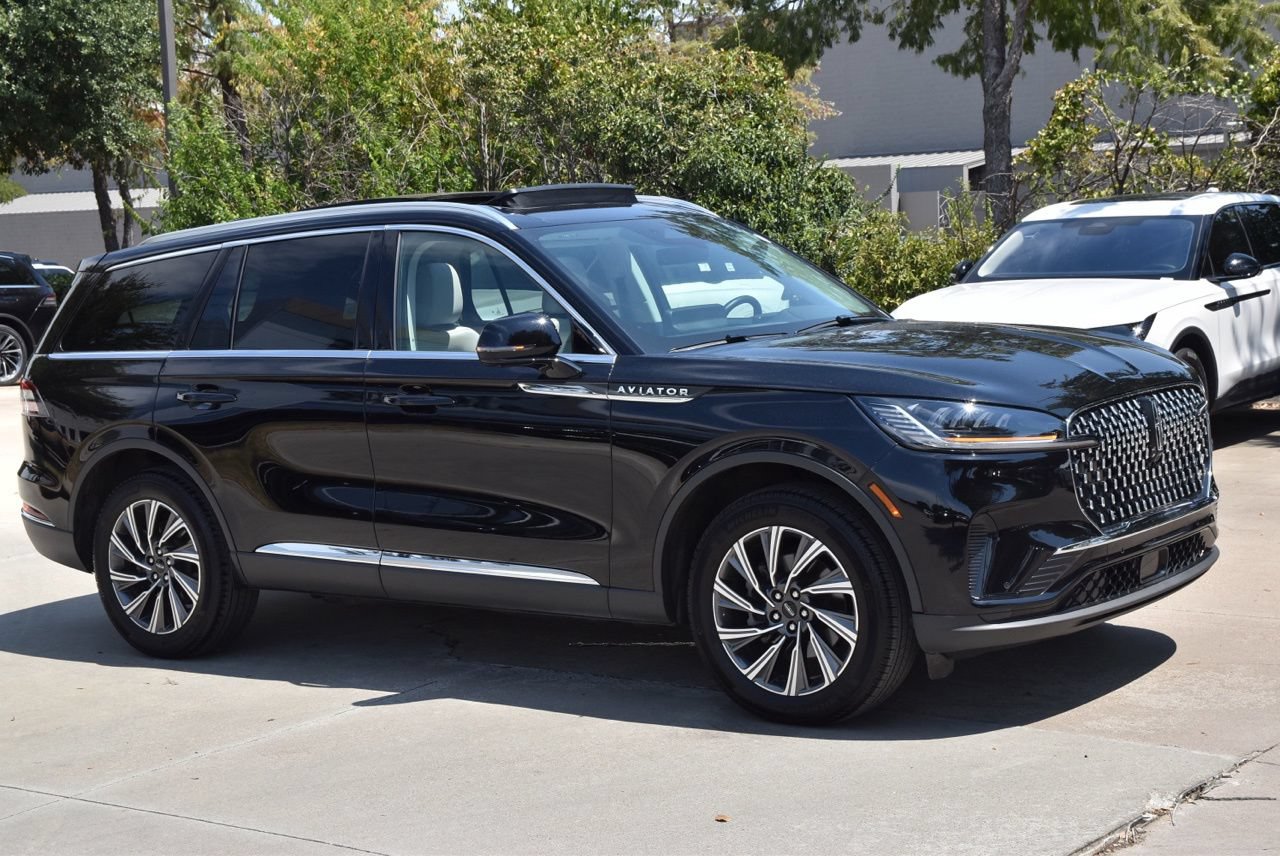 Certified 2026 Lincoln Aviator AWD image 5