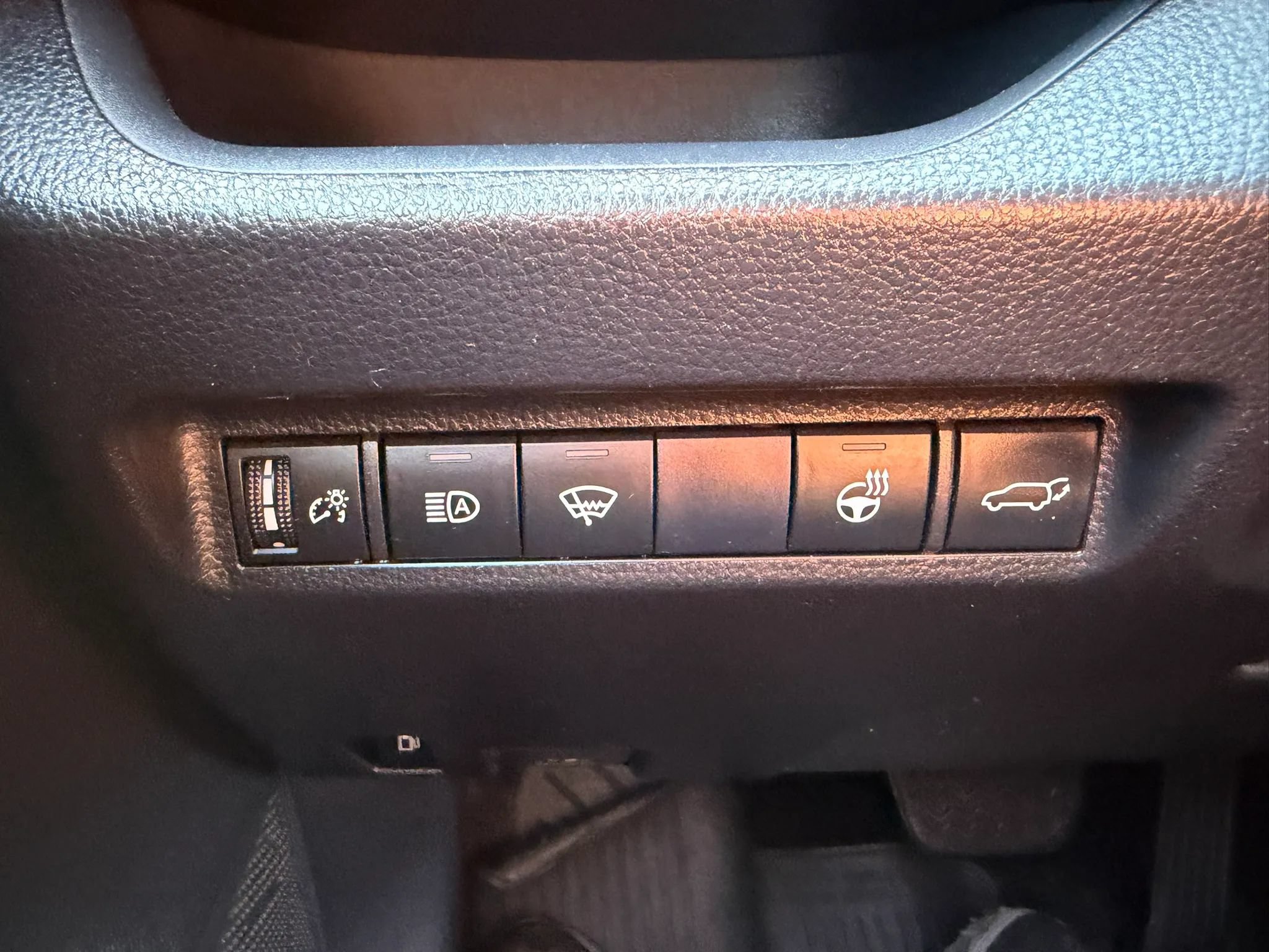 Used 2021 Toyota RAV4 SE w/ Weather & Moonroof Package AWD/4WD image 25