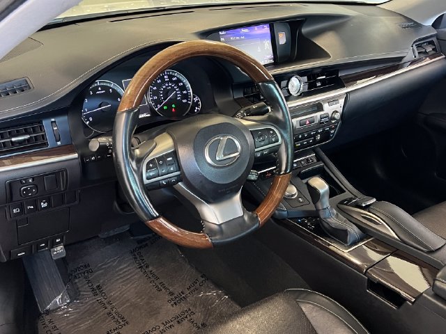 Used 2018 Lexus ES 350 w/ Luxury Package w/Wood Trim FWD image 19