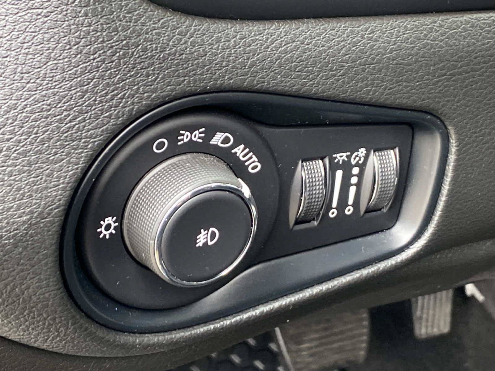 Certified 2022 Jeep Renegade Latitude AWD/4WD image 29
