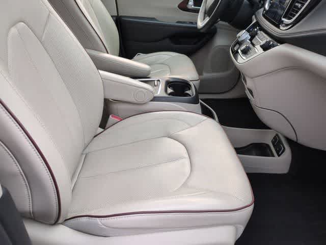 Used 2020 Chrysler Pacifica Limited w/ Advanced Safetytec Group FWD image 24