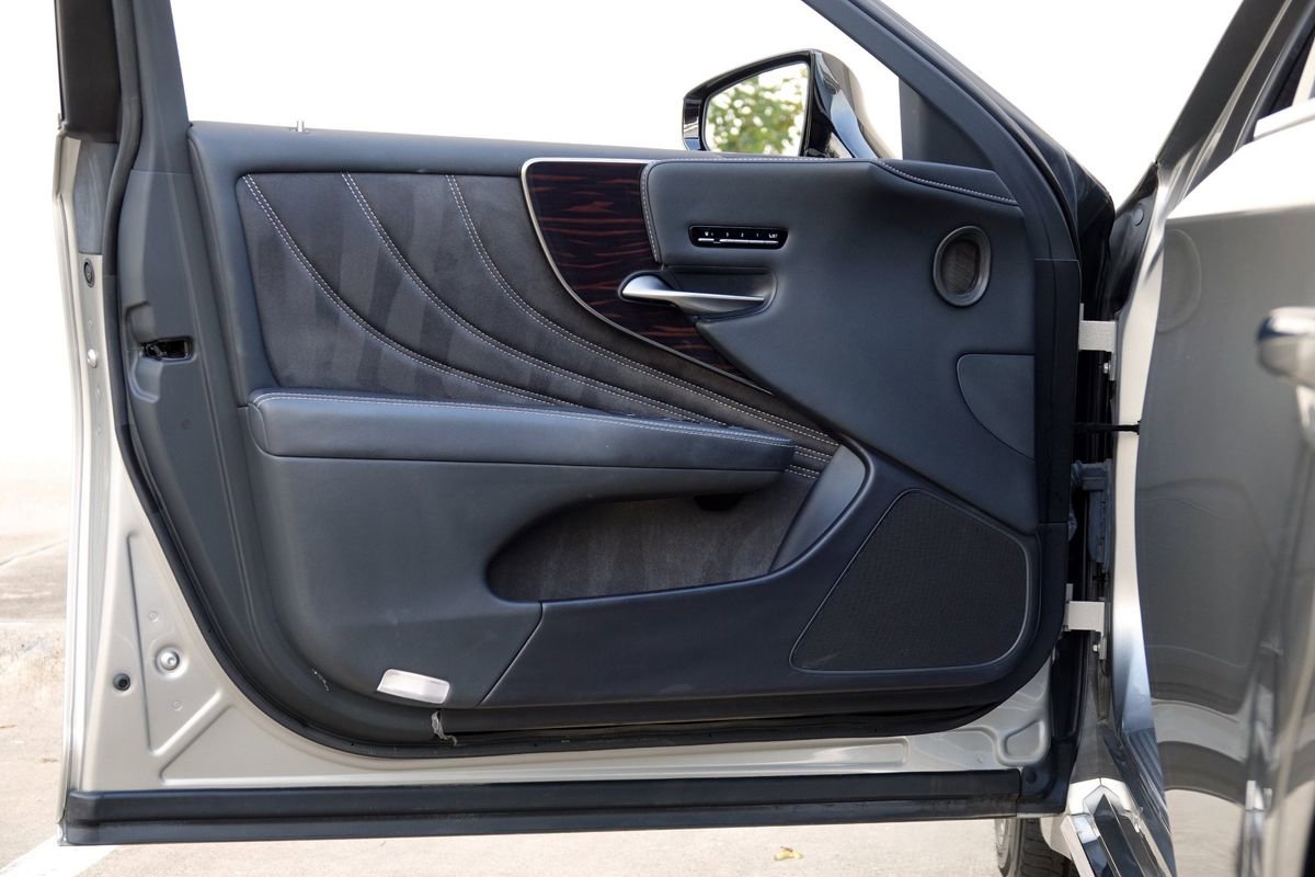 Used 2019 Lexus LS 500 image 36