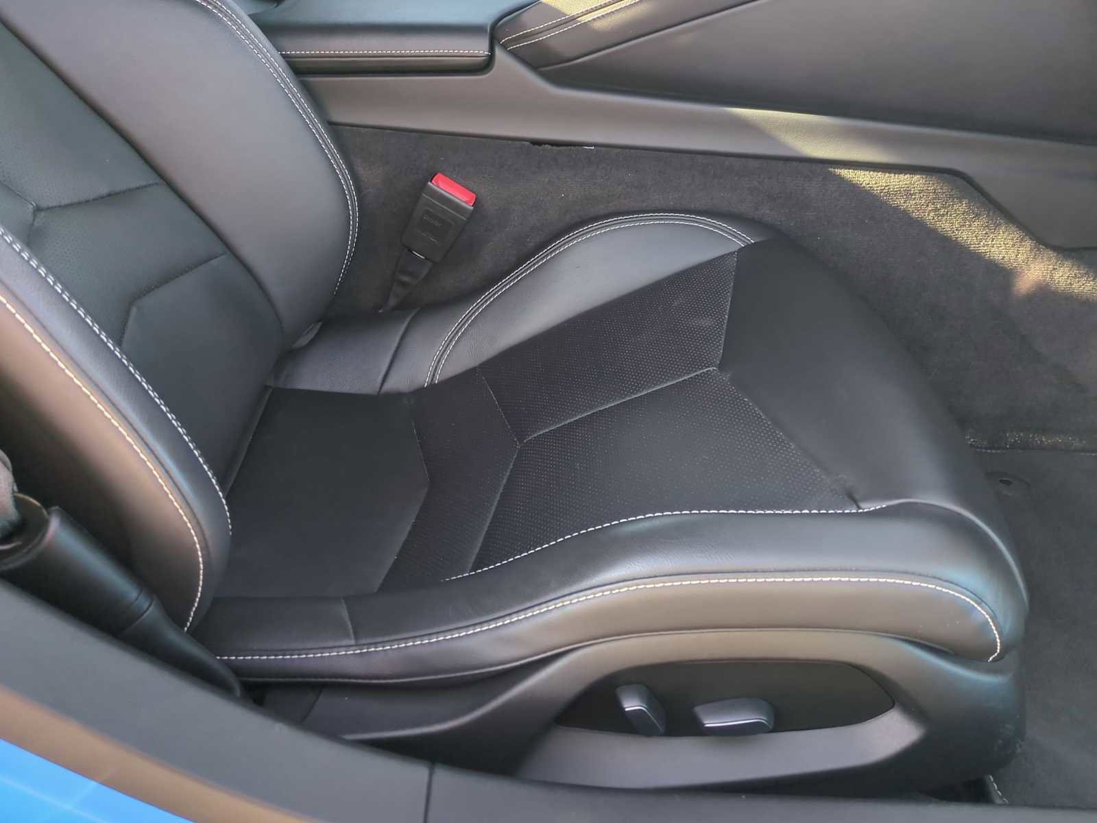 Used 2020 Chevrolet Corvette Stingray Coupe w/ Z51 Performance Package image 25