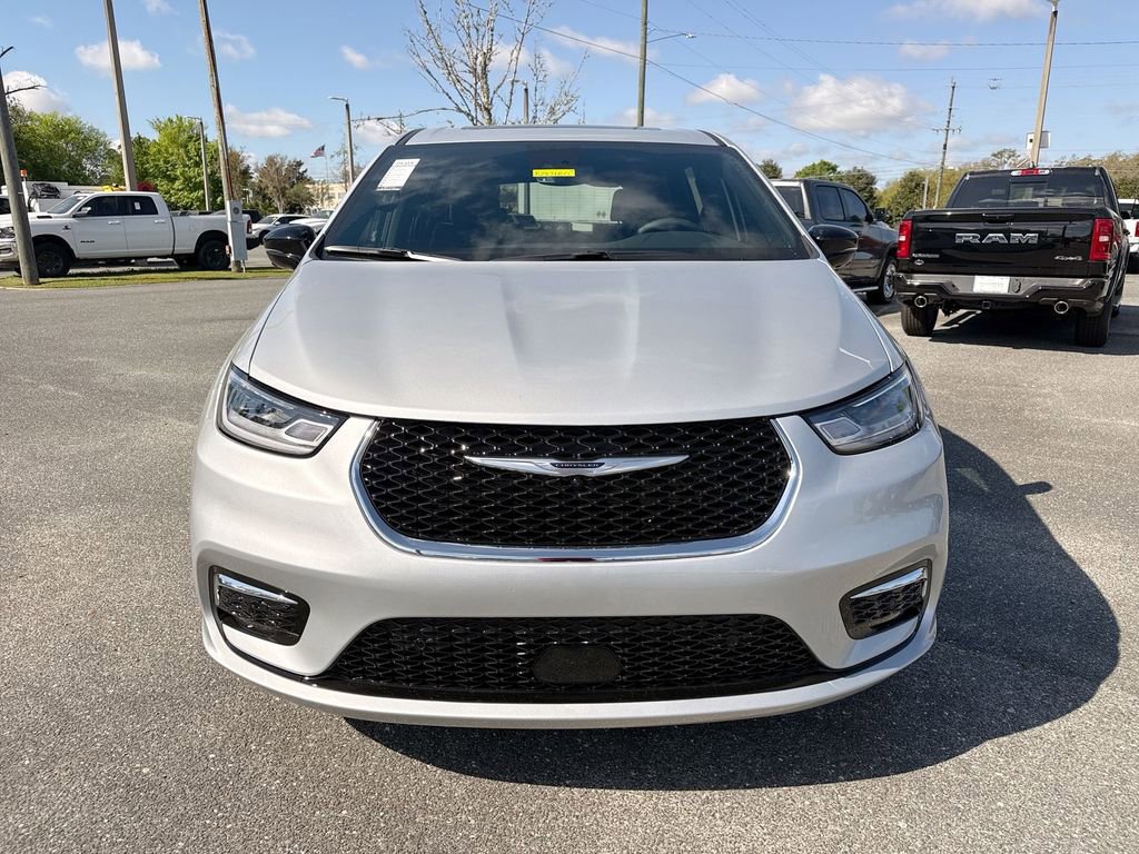 New 2026 Chrysler Pacifica Limited w/ Trailer Tow Group image 8