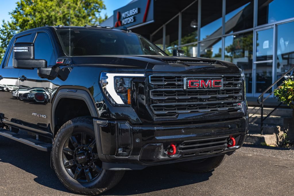 Used 2025 GMC Sierra 3500 AT4 w/ Technology Package AWD/4WD image 3