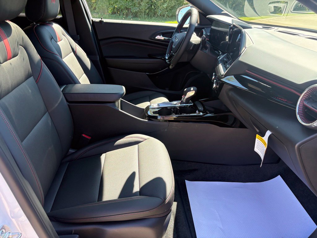 New 2026 Chevrolet Trax RS w/ Sunroof Package FWD image 30