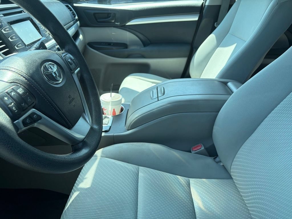 Used 2014 Toyota Highlander LE FWD image 9