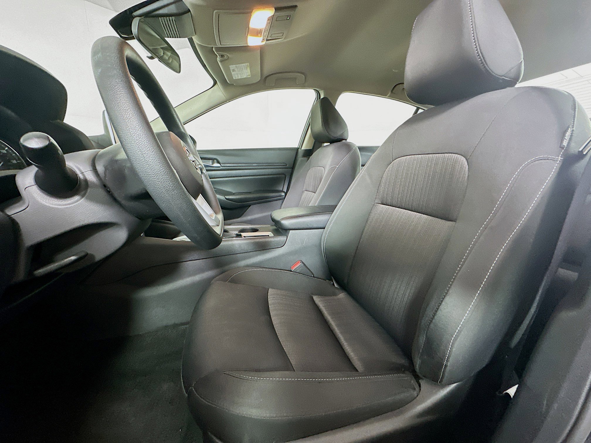 Used 2025 Nissan Altima 2.5 SV image 13