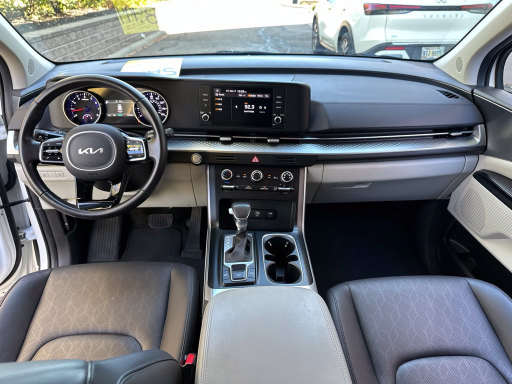 Used 2024 Kia Carnival LX FWD image 40