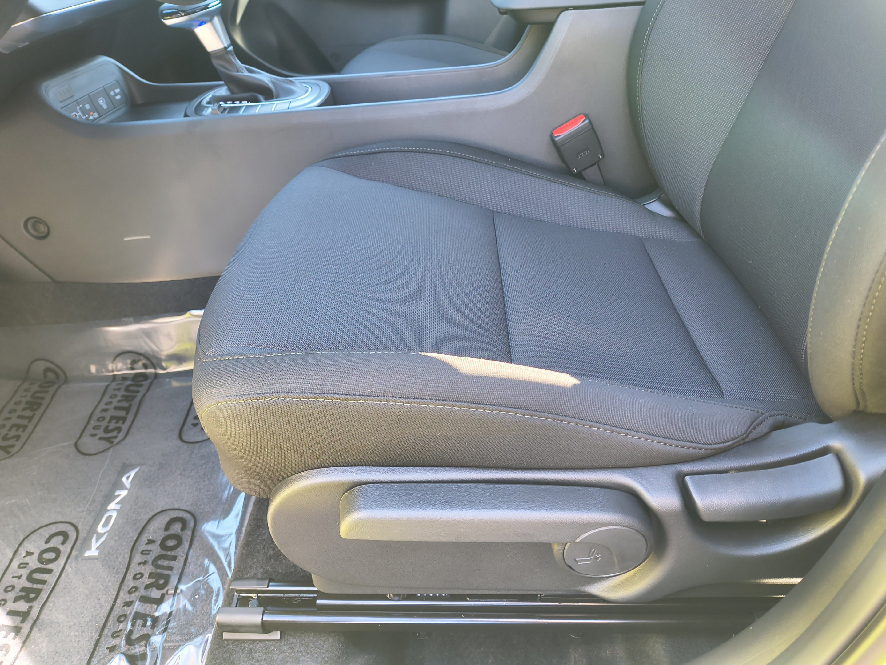 New 2027 Hyundai Kona SE FWD image 21