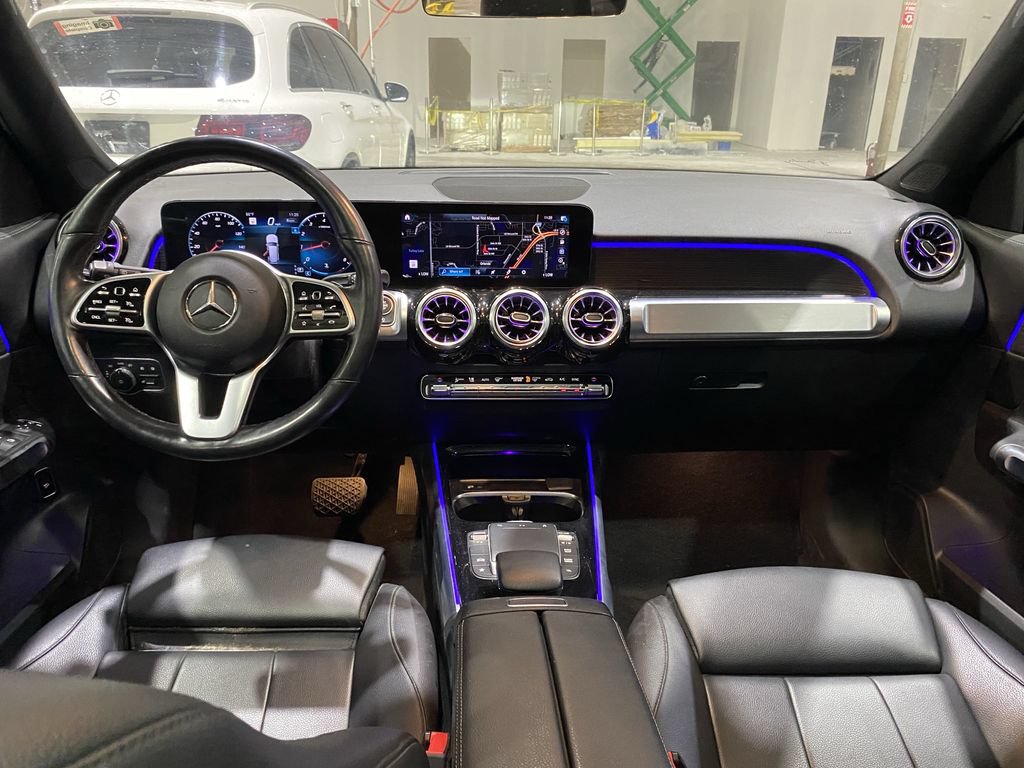 Used 2022 Mercedes-Benz GLB 250 4MATIC w/ Premium Package Lite image 2