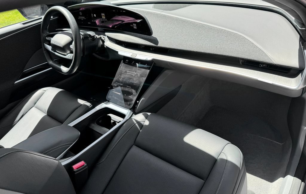 Used 2024 Lucid Air Touring AWD/4WD image 31