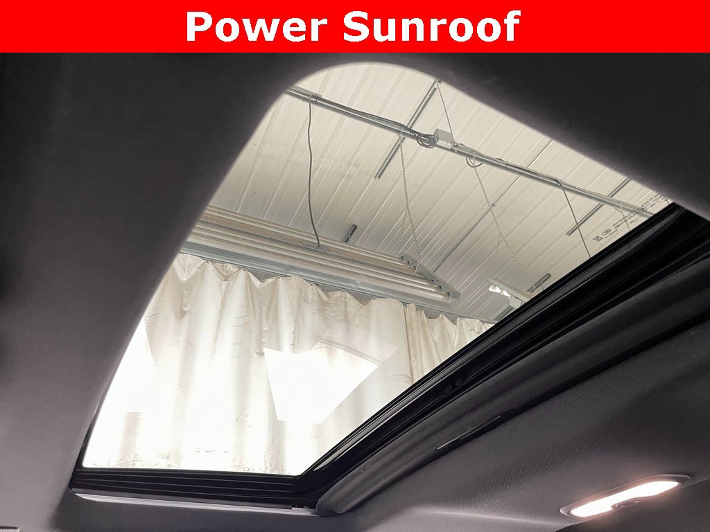 Used 2025 GMC Canyon Denali image 4