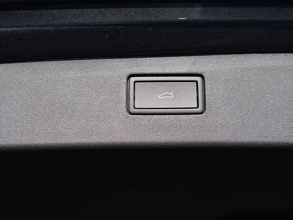 New 2026 Volkswagen Tiguan SE R-Line image 20