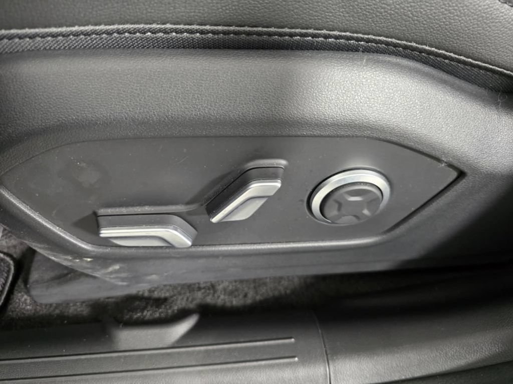 Used 2026 Hyundai Santa Fe Limited AWD/4WD image 27