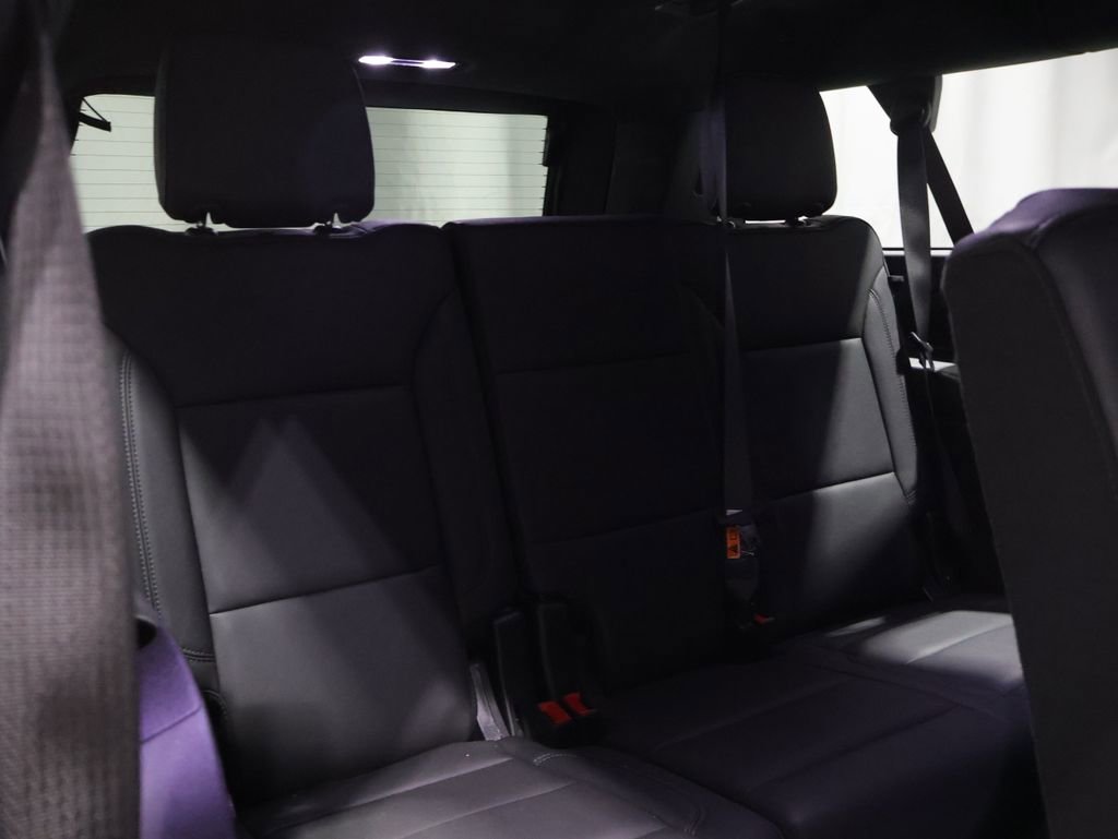 Used 2025 Chevrolet Suburban Z71 image 22