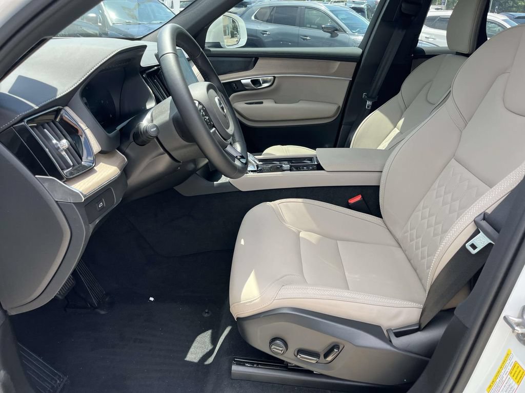 Used 2025 Volvo XC90 B6 Plus w/ Protection Package Premier AWD/4WD image 14