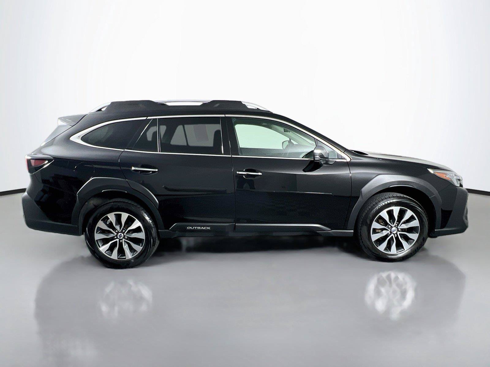 Used 2025 Subaru Outback Touring XT AWD/4WD image 7