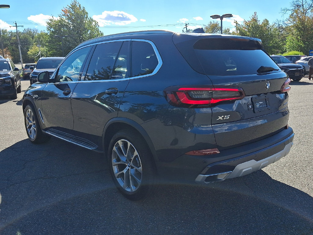 Used 2022 BMW X5 xDrive40i w/ Premium Package AWD/4WD image 4