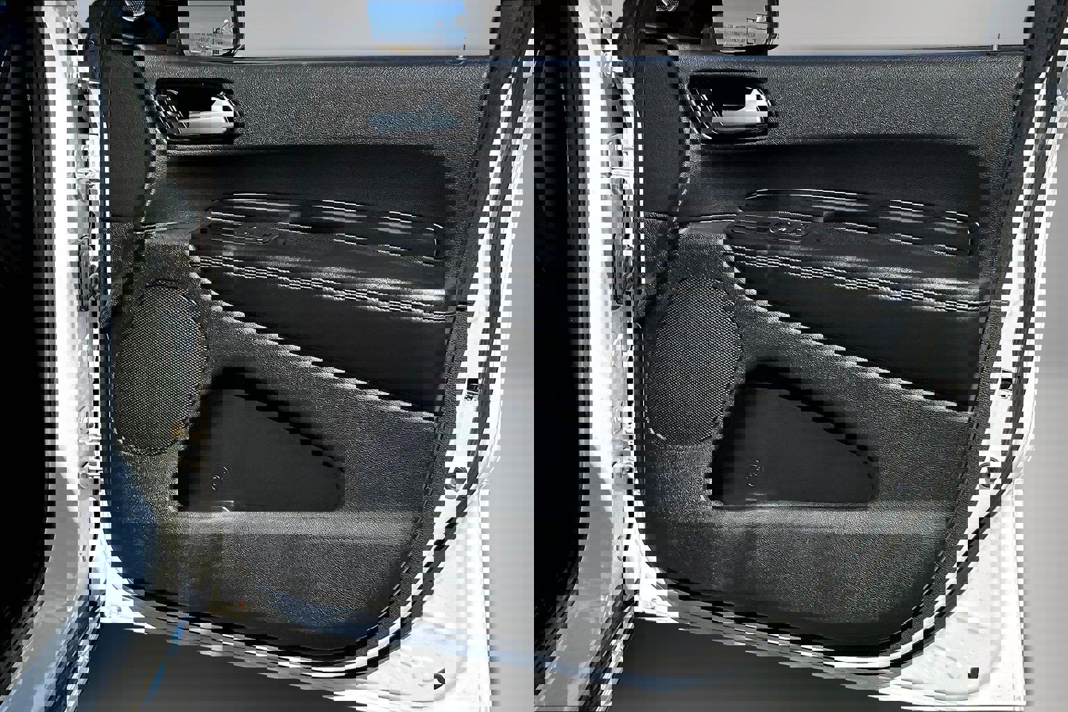 Used 2023 Dodge Durango SXT image 28