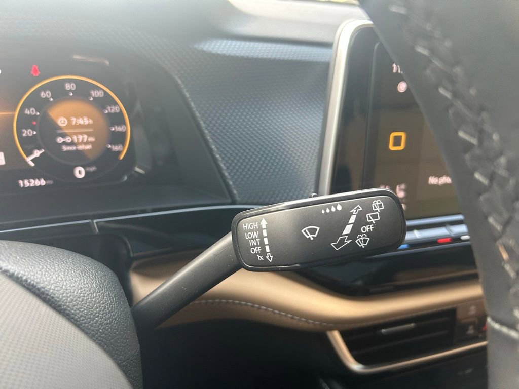 Certified 2024 Volkswagen Atlas Cross Sport SEL R-Line image 22