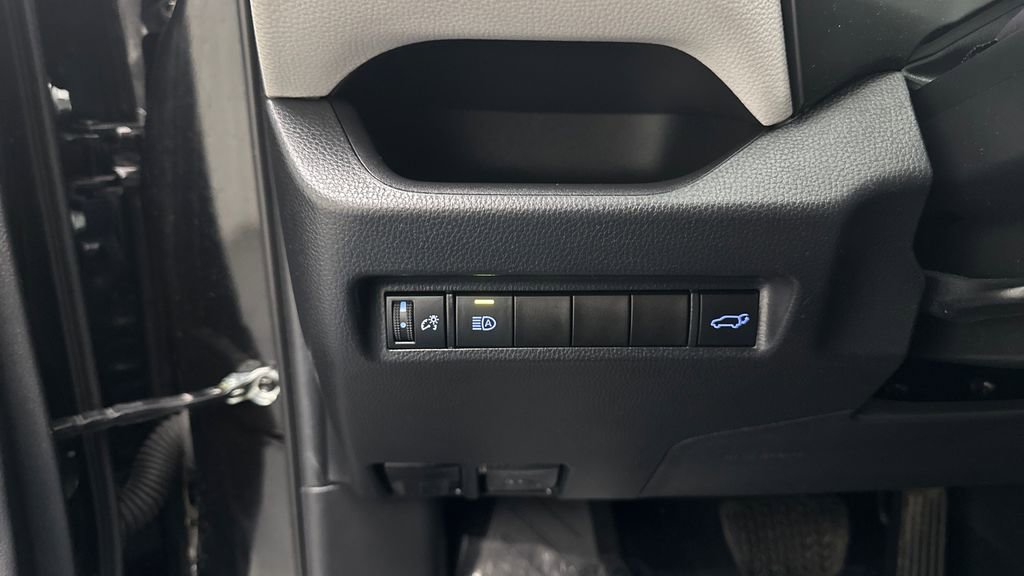 Certified 2022 Toyota RAV4 XLE w/ Convenience Package image 28