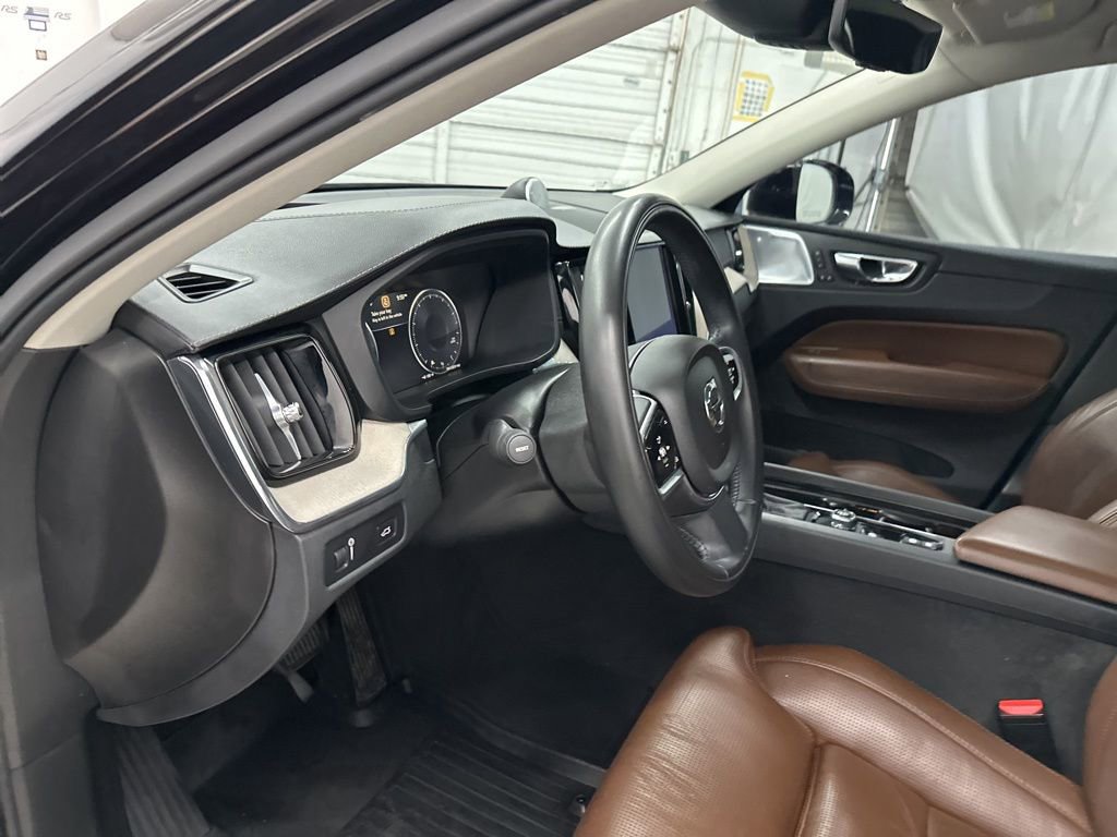 Used 2018 Volvo XC60 T6 Inscription w/ Luxury Seat Package image 9