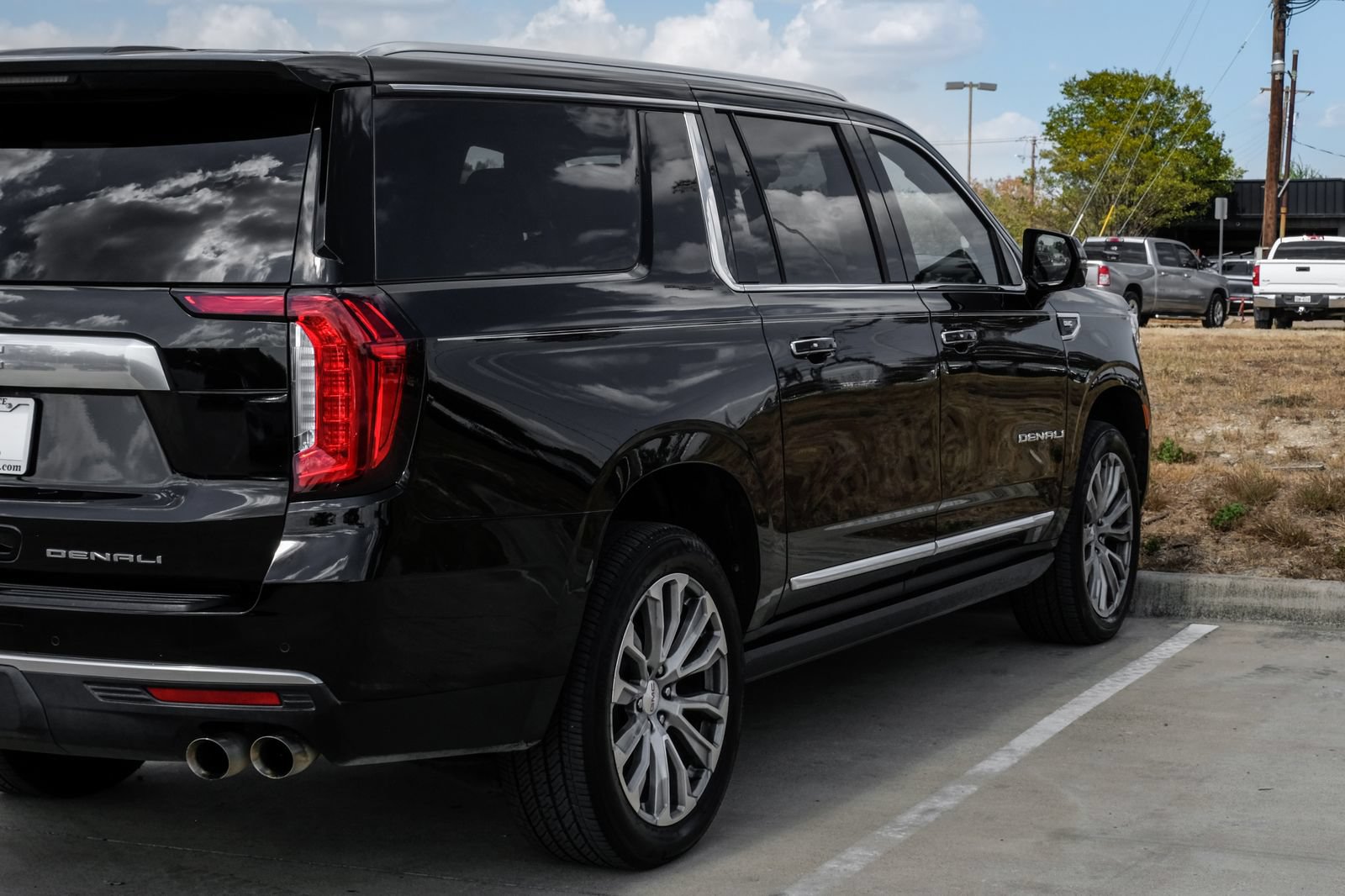 Used 2021 GMC Yukon XL Denali w/ Denali Premium Package RWD image 14