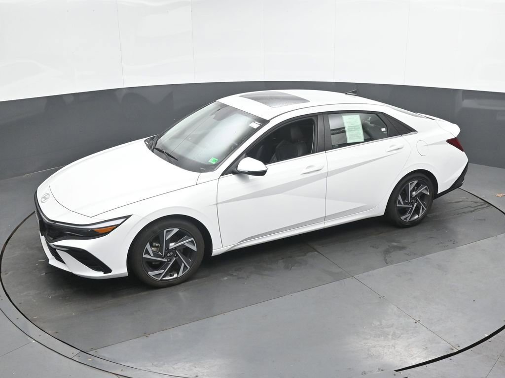 Certified 2025 Hyundai Elantra Limited FWD image 41